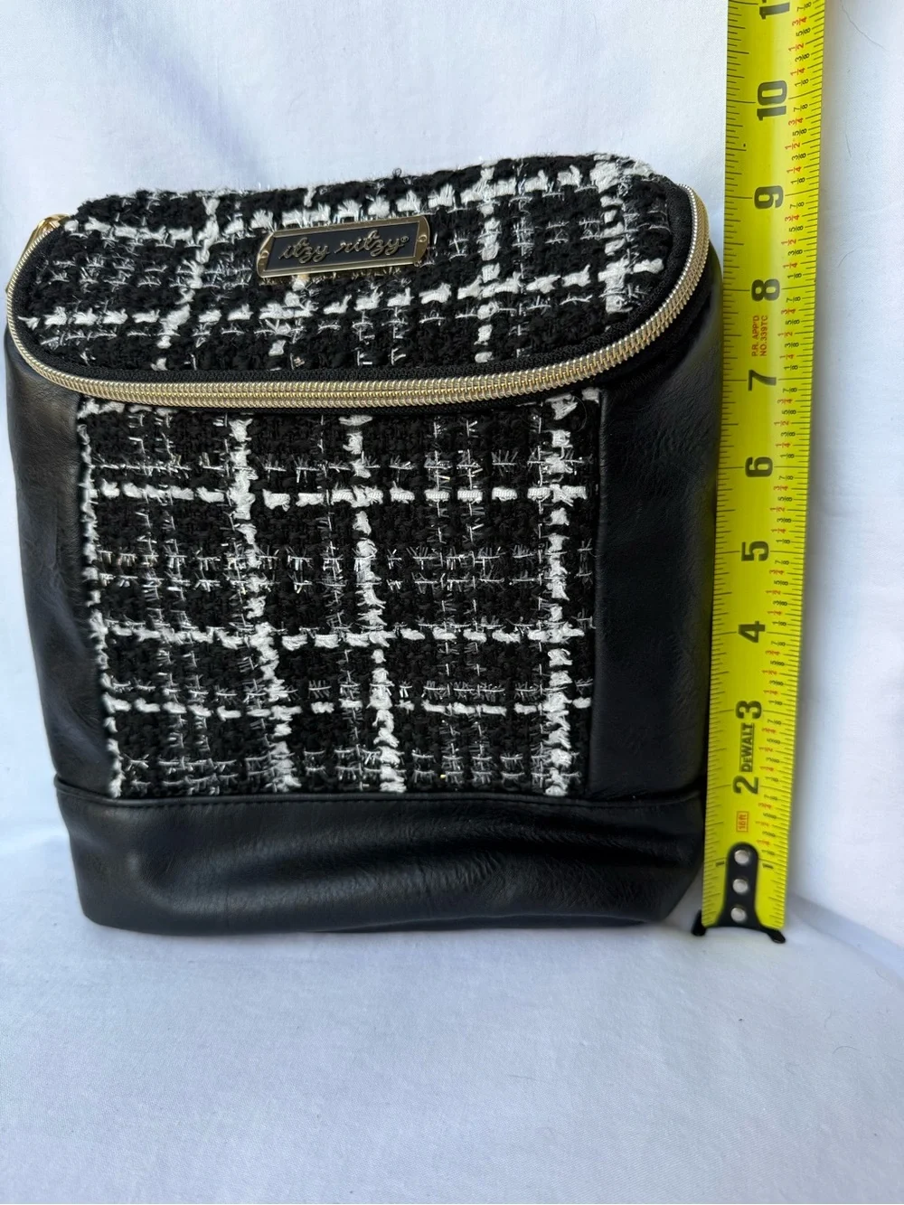 Itzy Ritzy chic black